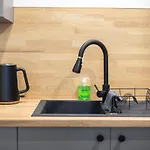 Sleek Canalside In Daire