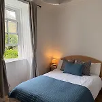 Quiet Garden View 2br Center Near Fringe Διαμέρισμα