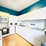 Apartmán Centre Escape With Private Garden *