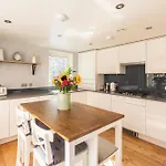 Gorgeous 3 Bed House Free Parking & Garden Edimburgo
