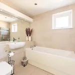 Gorgeous 3 Bed House Free Parking & Garden Edimburgo