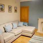 Newly Refurbed With Free Parking *