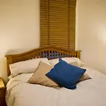 Newly Refurbed With Free Parking Edinburg
