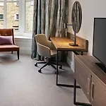 Hilton Carlton Hotel