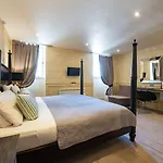 Grove House 4*