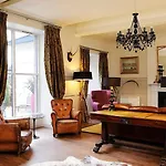 Grove House 4*