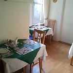 Mackenzie Πανσιόν 3*