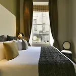 Fraser Apart Otel 4*
