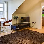 Clarendon Luxury Hotel 4*