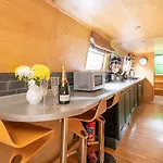 - Houseboats
