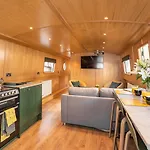 - Houseboats بوتيل إدنبرة