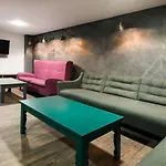 Destiny Student - Holyrood Apartamento *