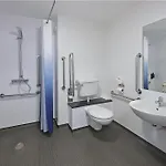 Travelodge Airport Hotel