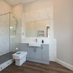 Windsor Street 아파트
