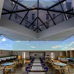 Yotel מלון 4*