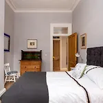 Daire Spacious 2 Bedroom House Near The Meadows Edinburgh