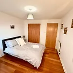 Pilrig - Fast Wifi And Parking Available