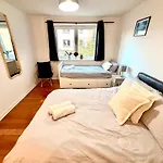 Pilrig - Fast Wifi And Parking Available *