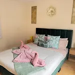Apartman Spacious 1br Flat By Centre *