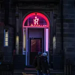 Hostel Revolver *