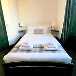בית הארחה 4 Friends House אדינבורו