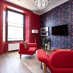 30 Castle Street 3*