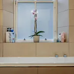 Merchiston 1 In Shared With Parking -