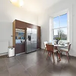 Δωμάτια σε οικογενειακή κατοικία Merchiston 1 In Shared With Parking - *