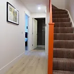 Διαμέρισμα Bright & Airy Mezzanine Loft In - Flat 4, Elgin House *