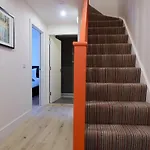 Bright & Airy Mezzanine Loft In - Flat 4, Elgin House Εδιμβούργο