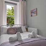 Stylish 2-bed Garden * Edinburgh