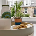 Stylish 2-bed Garden * Edinburgh