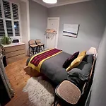 בית נופש Edinburgh, Deanvillage Cosy Hideaway *