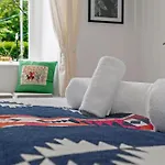 Stylish 2-bed Garden *