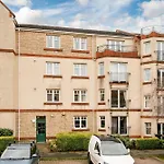 Stylish 2-bed Flat With Balcony Near Haymarket - Pass The Keys *