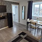 Bright 2 Bedroom Apartment, Close To Uni, Free Parking, Fast Wi-fi * Edinburgh