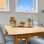 Centre 2br *