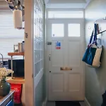 Snug 1 Bed In Edinburgh's Juniper אדינבורו