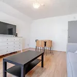 Апартаменты Elliot's Place Free Parking Sleep 4 Cosy *