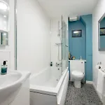 Appartamento Stylish 2-bed Flat With Balcony Near Haymarket - Pass The Keys Edimburgo