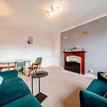Bright Sleep 4 15 Minute Centre Free Parking Neaby