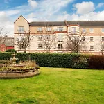 Stylish 2-bed Flat With Balcony Near Haymarket - Pass The Keys Appartamento *