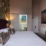 24 Royal Terrace 4*