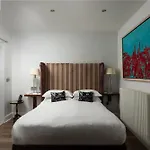 24 Royal Terrace Hotel