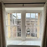4 Royal Mile Flat Near Castle