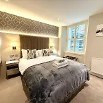 Διαμέρισμα Modern 3 Bedroom Apartment, West End *