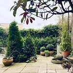 Stylish Georgian Garden + Secure Parking *