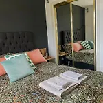 Double With Shared Bathroom Near The Shore And Tram Konukevi
