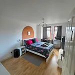 Konukevi Double With Shared Bathroom Near The Shore And Tram Edinburgh