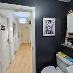 Penzion Double With Shared Bathroom Near The Shore And Tram Edinburgh